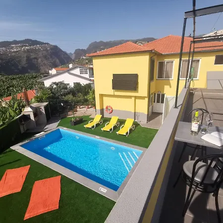 Casa Dos Avos With Pool In Nyaraló *